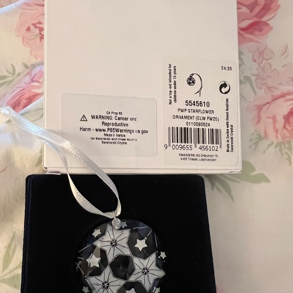 Star flower ornament - Picture 1 of 2